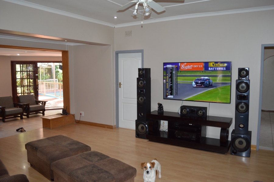 8 Bedroom Property for Sale in Flamwood North West